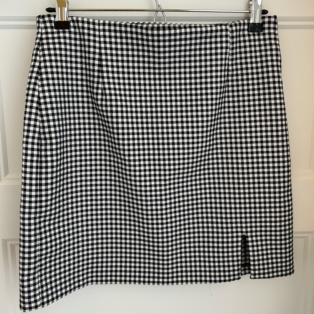 ✨2 for 15$✨Mini skirt with front slit - Dynamite